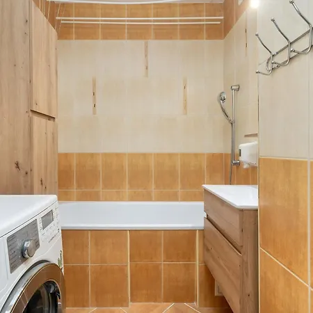 Apartament Jasny Apartament z Balkonem by Noclegi Renters