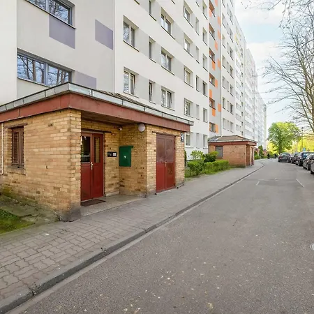 Jasny Apartament z Balkonem by Noclegi Renters Kołobrzeg