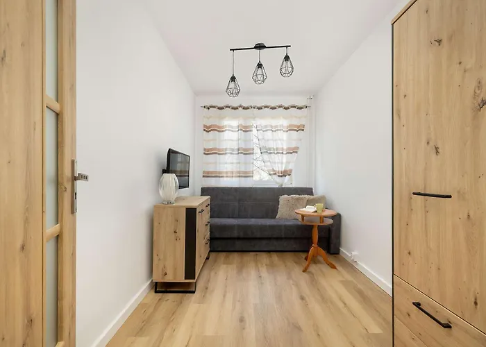 Jasny Apartament z Balkonem by Noclegi Renters Apartament