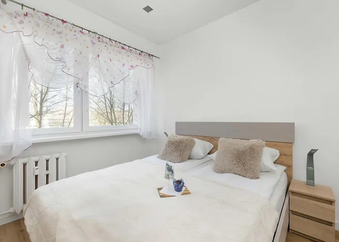 Jasny Apartament z Balkonem by Noclegi Renters *